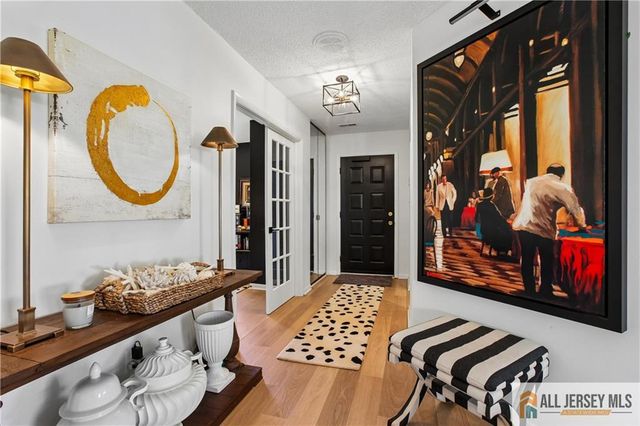 2 Park Gate Drive 1002, Edison, NJ 08820