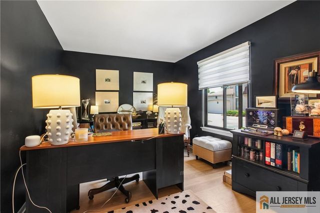 2 Park Gate Drive 1002, Edison, NJ 08820