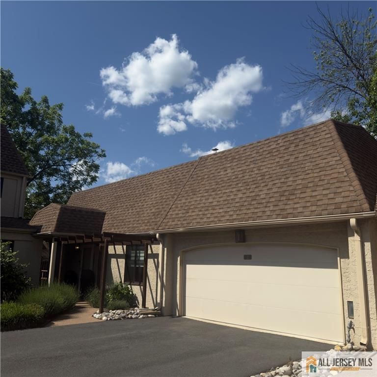 2 Park Gate Drive 1002, Edison, NJ 08820