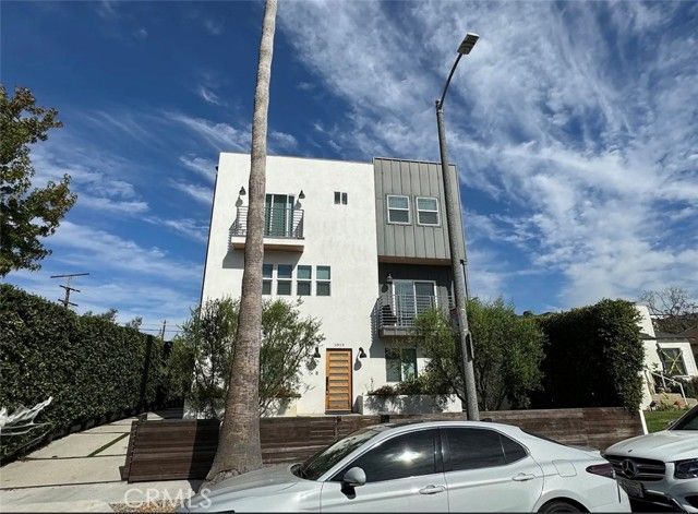 5921 Dauphin Street 3, Los Angeles, CA 90034