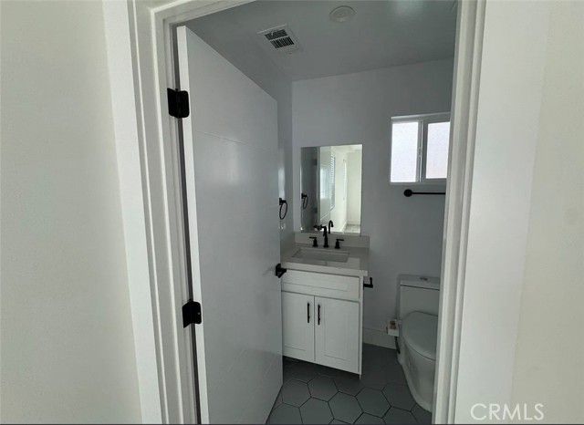 5921 Dauphin Street 3, Los Angeles, CA 90034