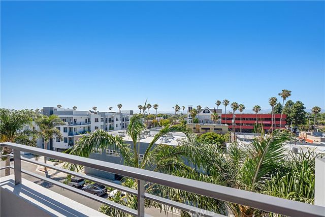 13320 Beach 203, Los Angeles, CA 90292