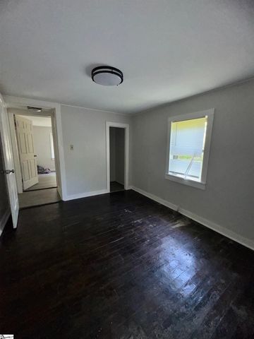 201 Hunters Court, Laurens, SC 29360