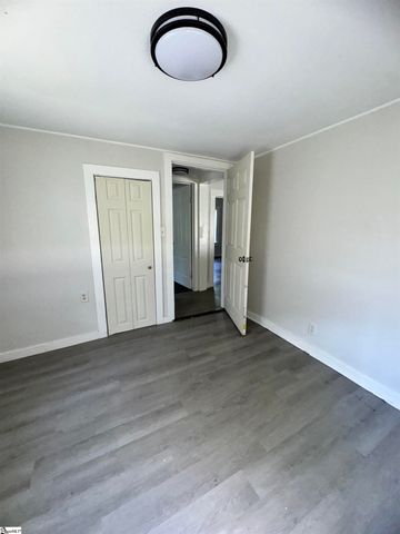 201 Hunters Court, Laurens, SC 29360