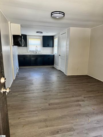 201 Hunters Court, Laurens, SC 29360