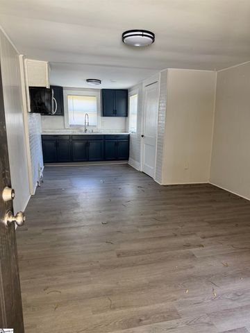 201 Hunters Court, Laurens, SC 29360