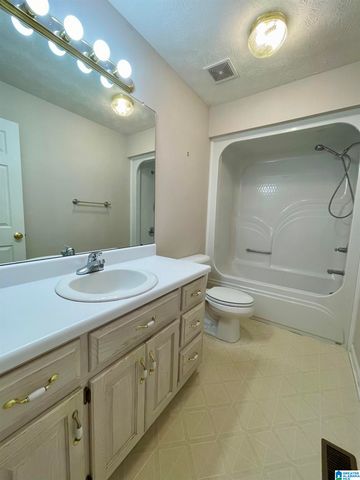 1607 PARKMAN STREET NE, Cullman, AL 35055
