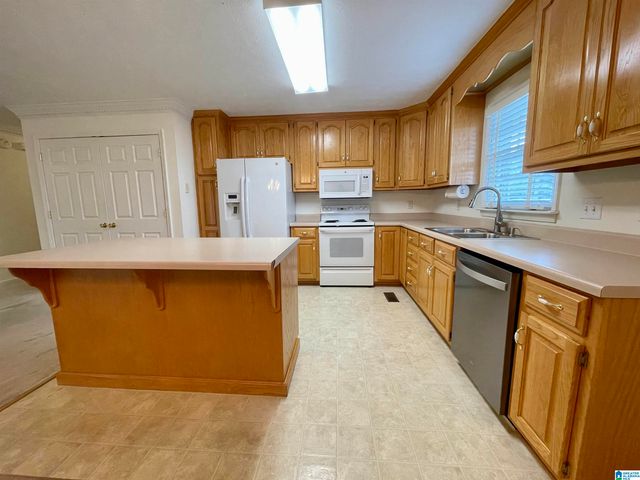 1607 PARKMAN STREET NE, Cullman, AL 35055