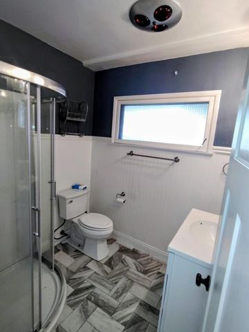 1517 W Kaweah Avenue, Visalia, CA 93277