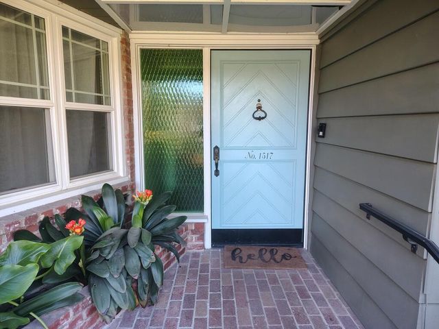 1517 W Kaweah Avenue, Visalia, CA 93277