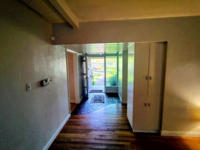 1517 W Kaweah Avenue, Visalia, CA 93277