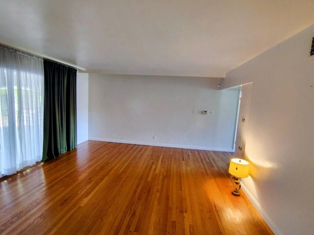 1517 W Kaweah Avenue, Visalia, CA 93277