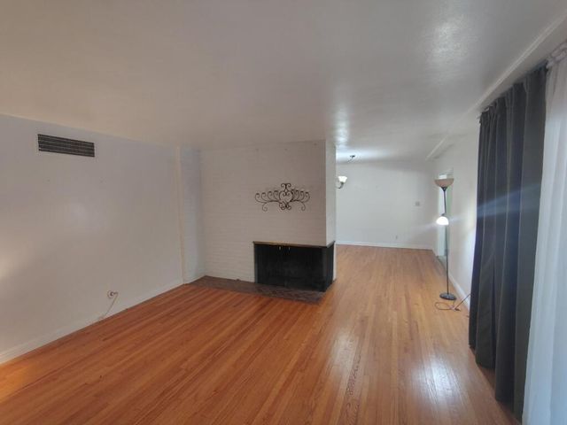 1517 W Kaweah Avenue, Visalia, CA 93277