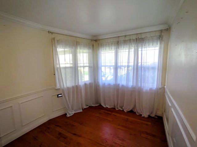 1517 W Kaweah Avenue, Visalia, CA 93277