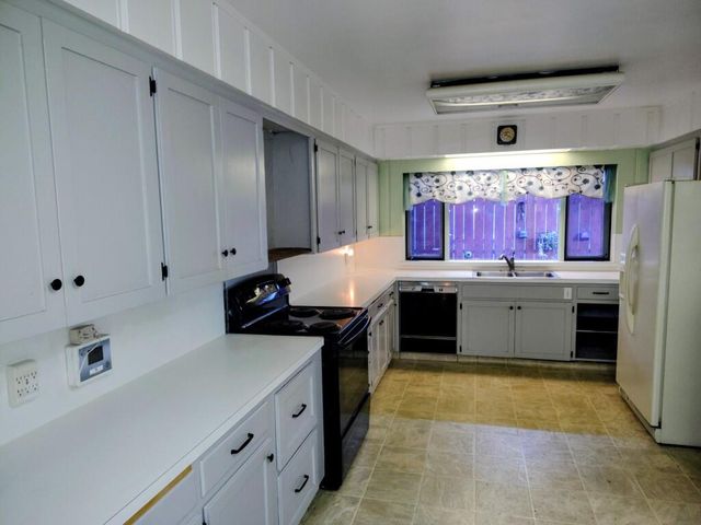 1517 W Kaweah Avenue, Visalia, CA 93277