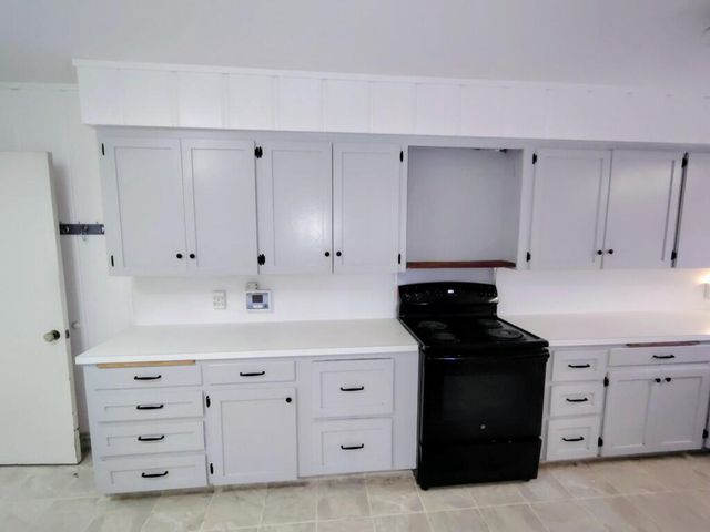 1517 W Kaweah Avenue, Visalia, CA 93277