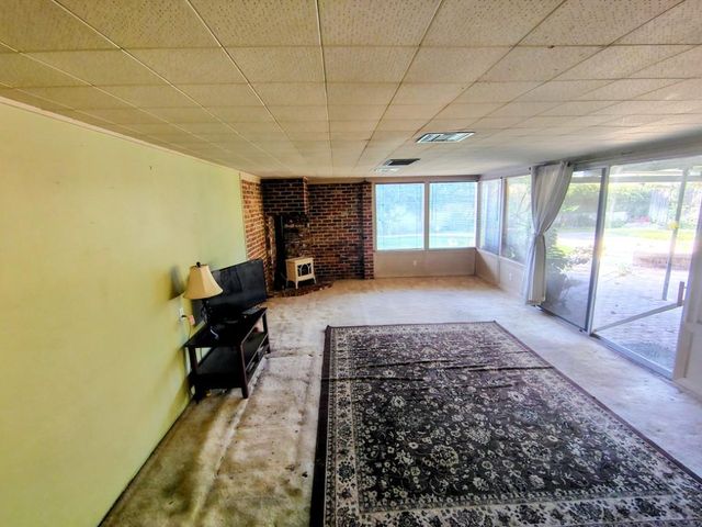 1517 W Kaweah Avenue, Visalia, CA 93277