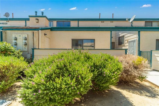 44550 15th Street East 8, Lancaster, CA 93535