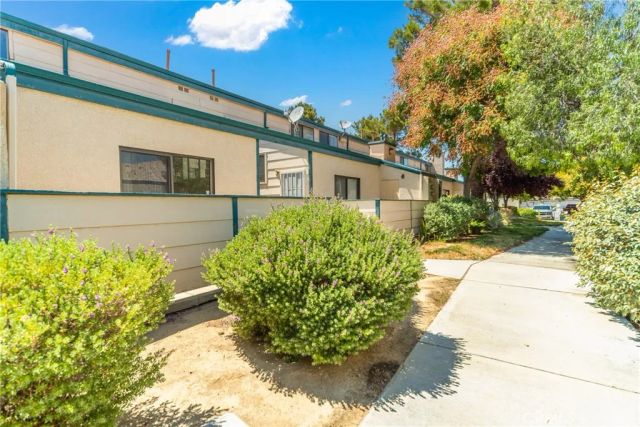 44550 15th Street East 8, Lancaster, CA 93535