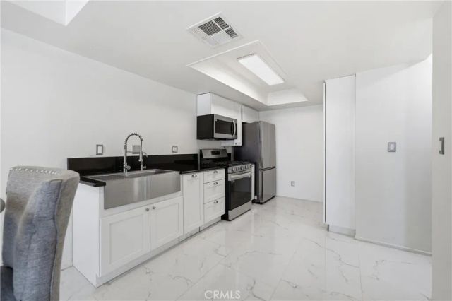 44550 15th Street East 8, Lancaster, CA 93535
