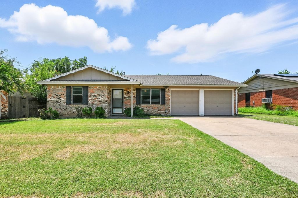 509 NW Renfro Street, Burleson, TX 76028