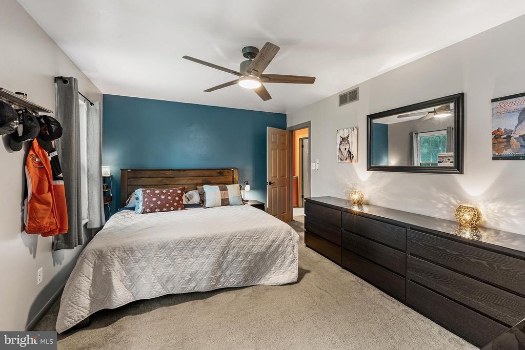 Image 11 of property listing at 2620 TULIP AVE, Halethorpe, MD 21227