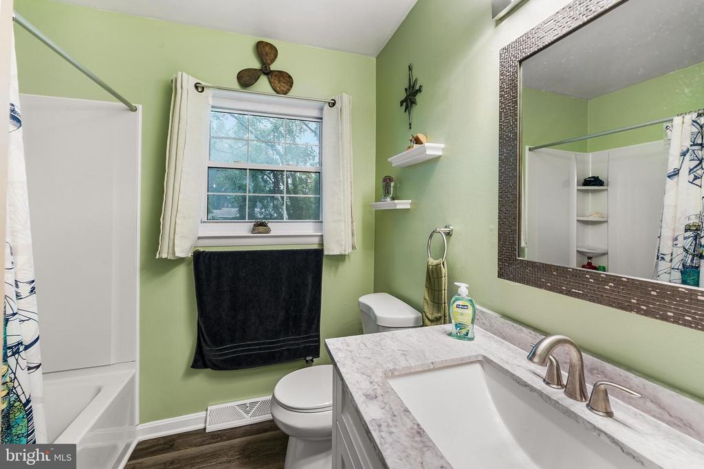Image 13 of property listing at 2620 TULIP AVE, Halethorpe, MD 21227