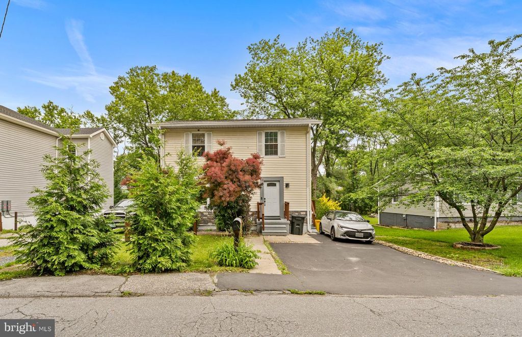 Image 2 of property listing at 2620 TULIP AVE, Halethorpe, MD 21227