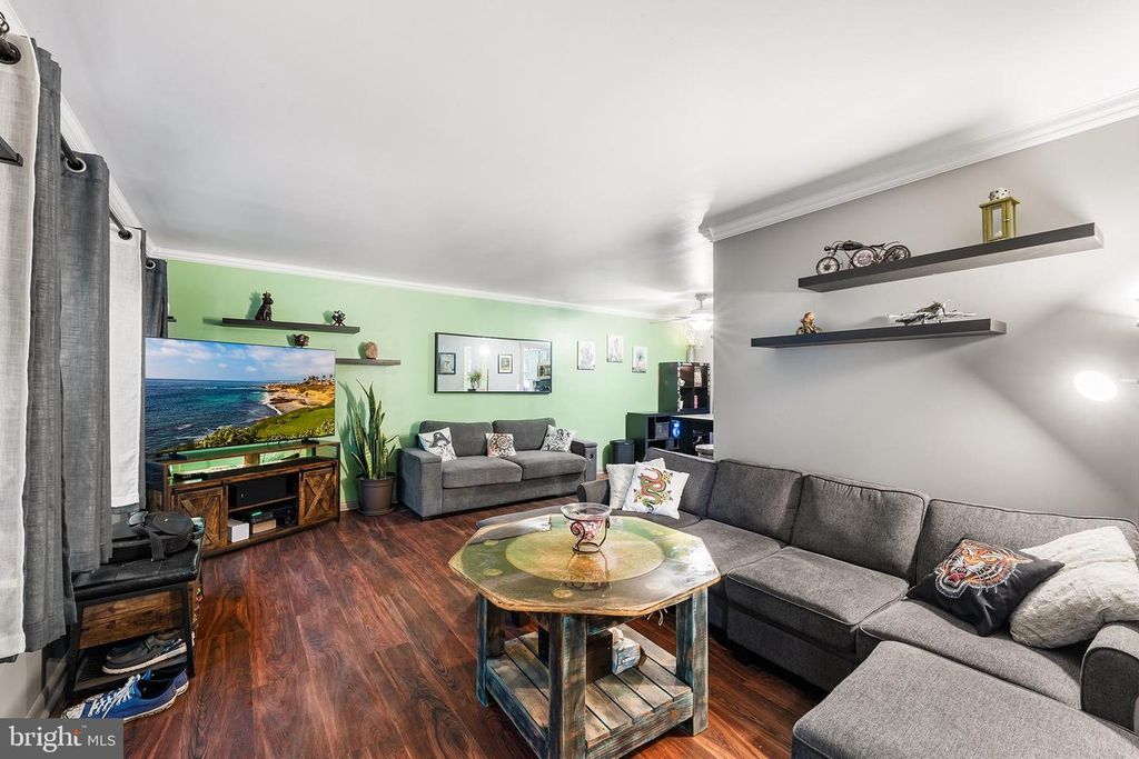 Image 5 of property listing at 2620 TULIP AVE, Halethorpe, MD 21227