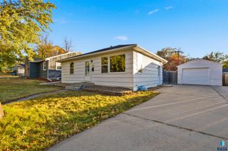 2904 S Prairie Ave Avenue, Sioux Falls, SD 57105
