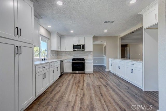 6572 Merced, Oak Hills, CA 92344