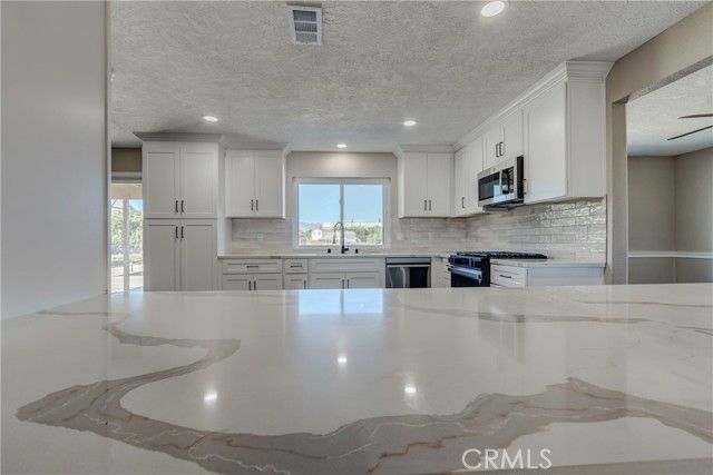 6572 Merced, Oak Hills, CA 92344