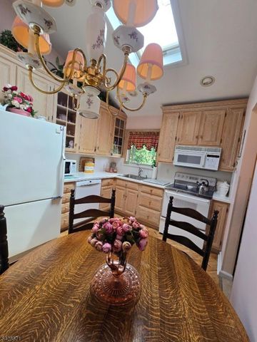 3 Perrelli Ln, Jefferson Twp., NJ 07438