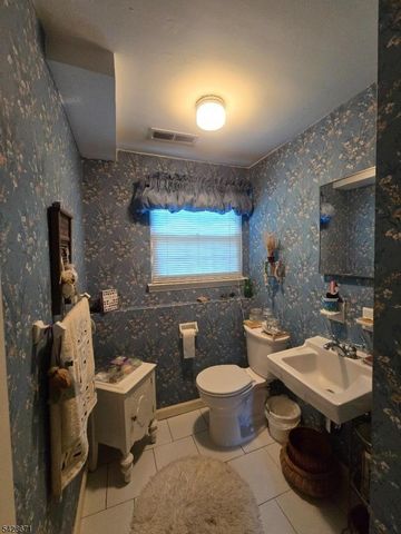 3 Perrelli Ln, Jefferson Twp., NJ 07438