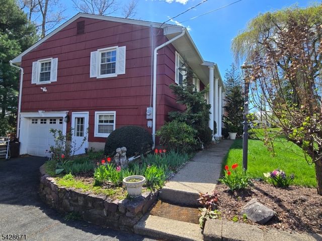 3 Perrelli Ln, Jefferson Twp., NJ 07438