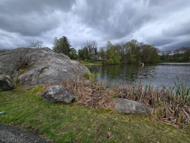 3 Perrelli Ln, Jefferson Twp., NJ 07438