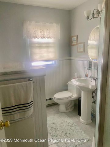 7 Basset Drive, Toms River, NJ 08757