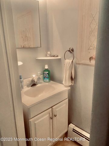 7 Basset Drive, Toms River, NJ 08757