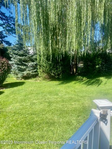 7 Basset Drive, Toms River, NJ 08757