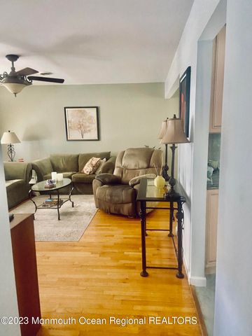 7 Basset Drive, Toms River, NJ 08757