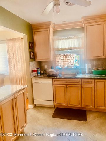 7 Basset Drive, Toms River, NJ 08757