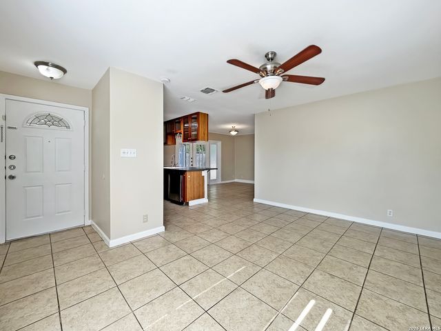 206 LOST FOREST ST, Live Oak, TX 78233