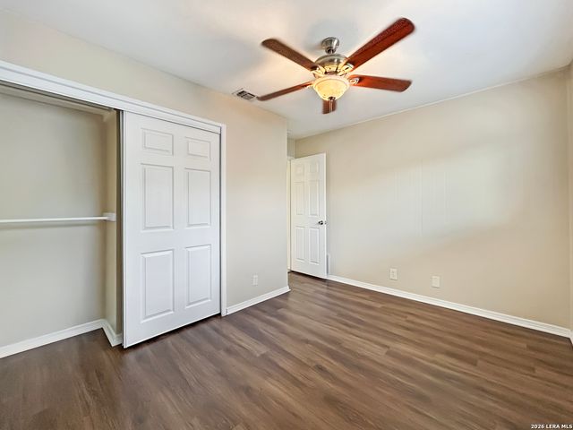 206 LOST FOREST ST, Live Oak, TX 78233