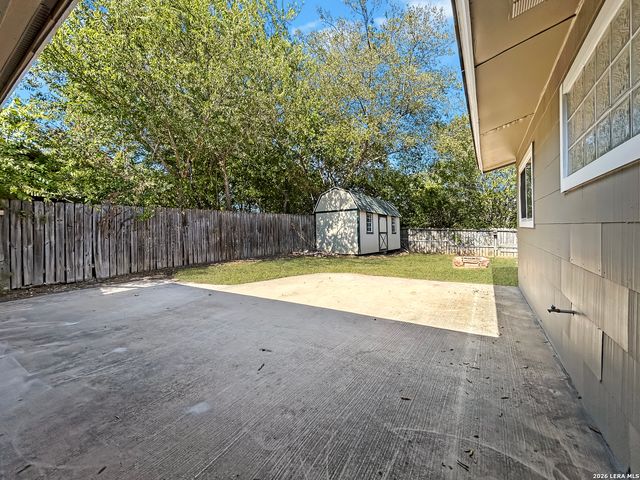 206 LOST FOREST ST, Live Oak, TX 78233