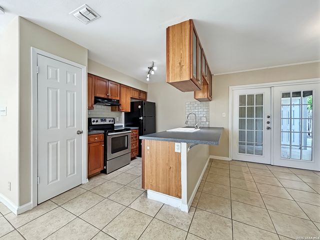 206 LOST FOREST ST, Live Oak, TX 78233