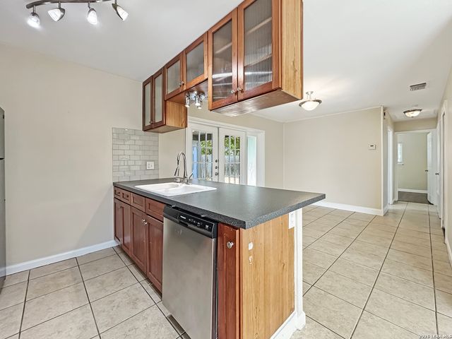 206 LOST FOREST ST, Live Oak, TX 78233