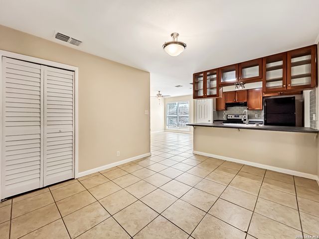 206 LOST FOREST ST, Live Oak, TX 78233