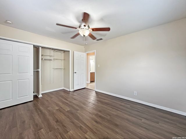 206 LOST FOREST ST, Live Oak, TX 78233