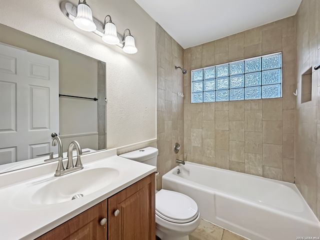 206 LOST FOREST ST, Live Oak, TX 78233