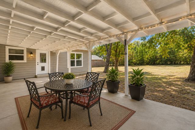 416 S Harrison Street, Pilot Point, TX 76258